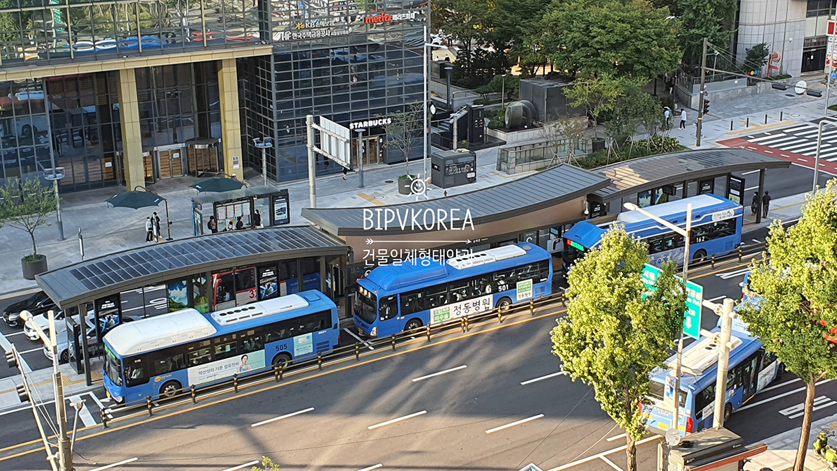 Future type bus stop in Seoul [첨부 이미지1]
