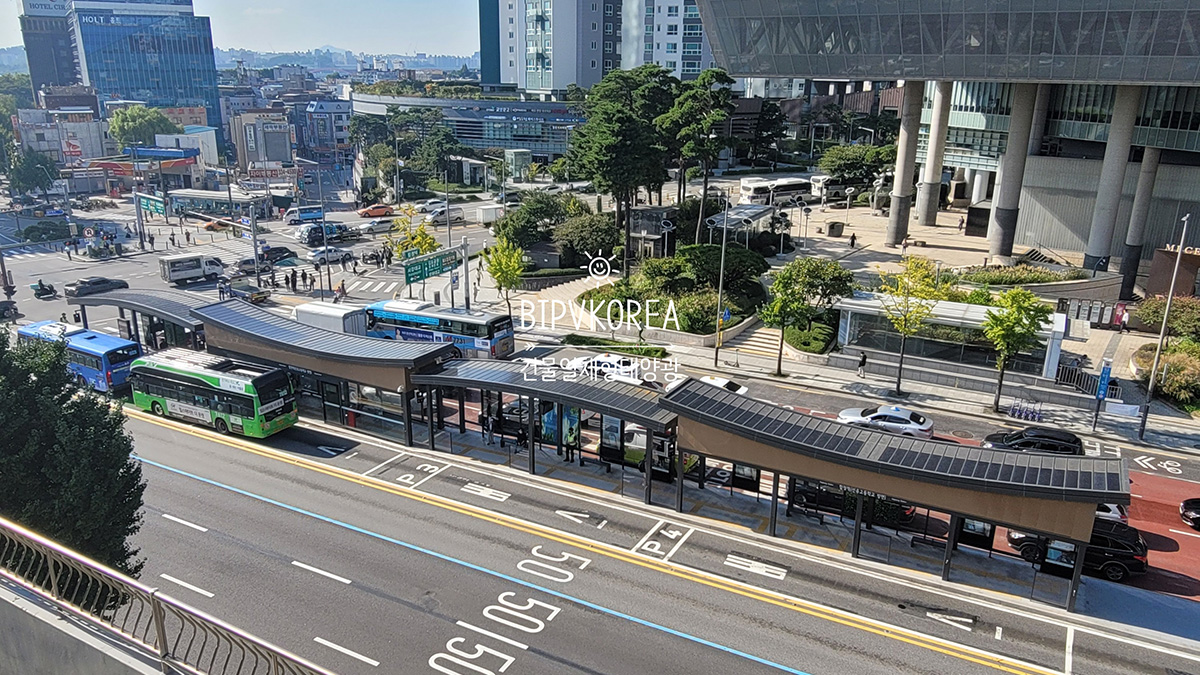Future type bus stop in Seoul [첨부 이미지3]