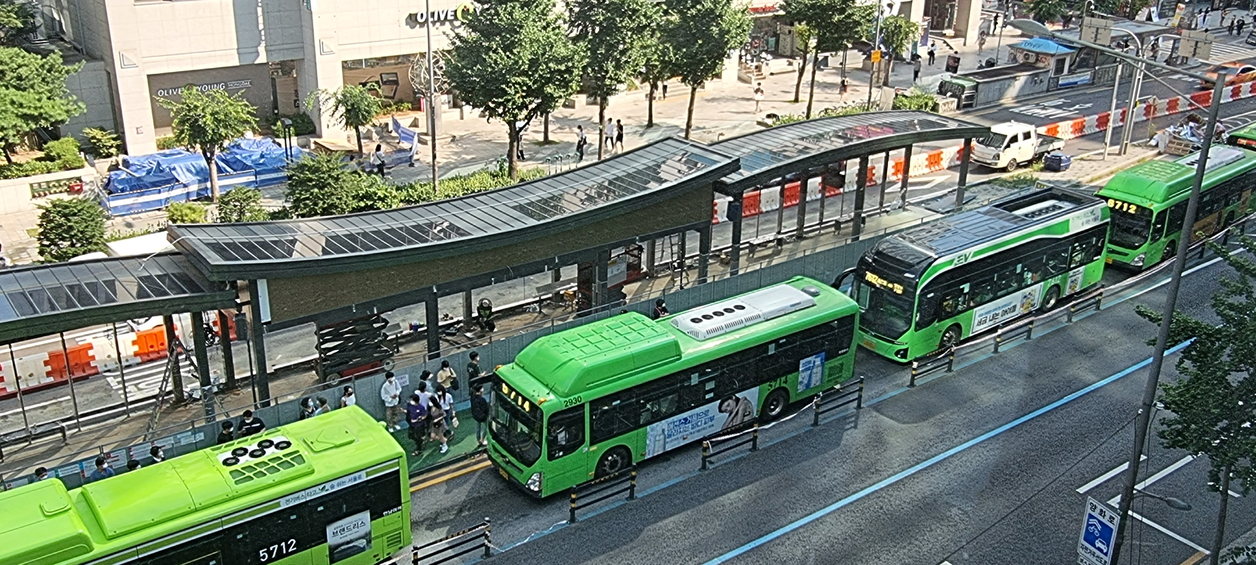 Future type bus stop in Seoul [첨부 이미지4]
