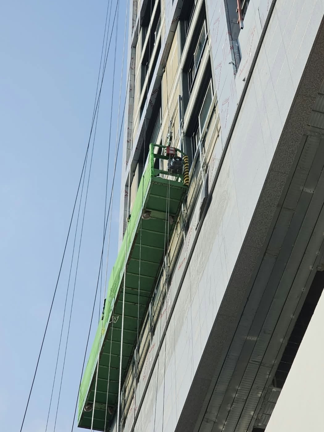 도선동 청년주택 BIPV 시공현장 — 46층 고층 외벽! [첨부 이미지5]